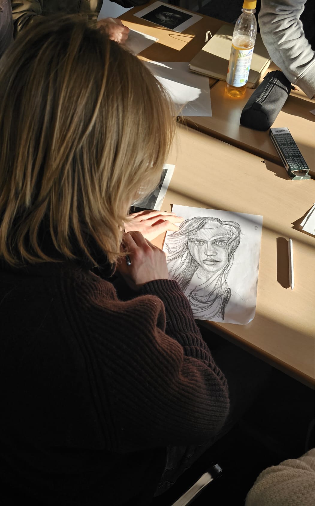 Foto von einer Zeichnung, die im Rahmen der Projektgruppe Zeichnen der IMAGON - freien Schule Glonntal entstanden ist
